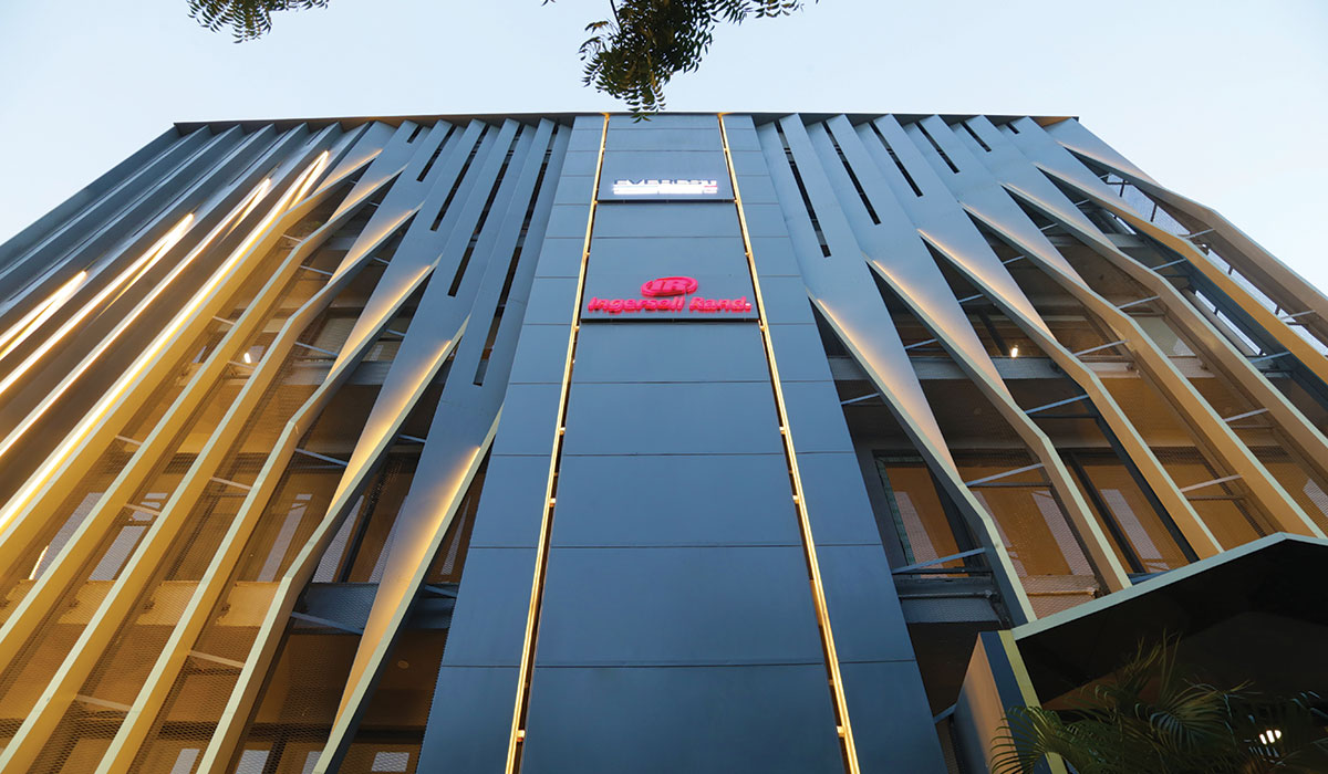 Creates an iconic facade for a commercial building