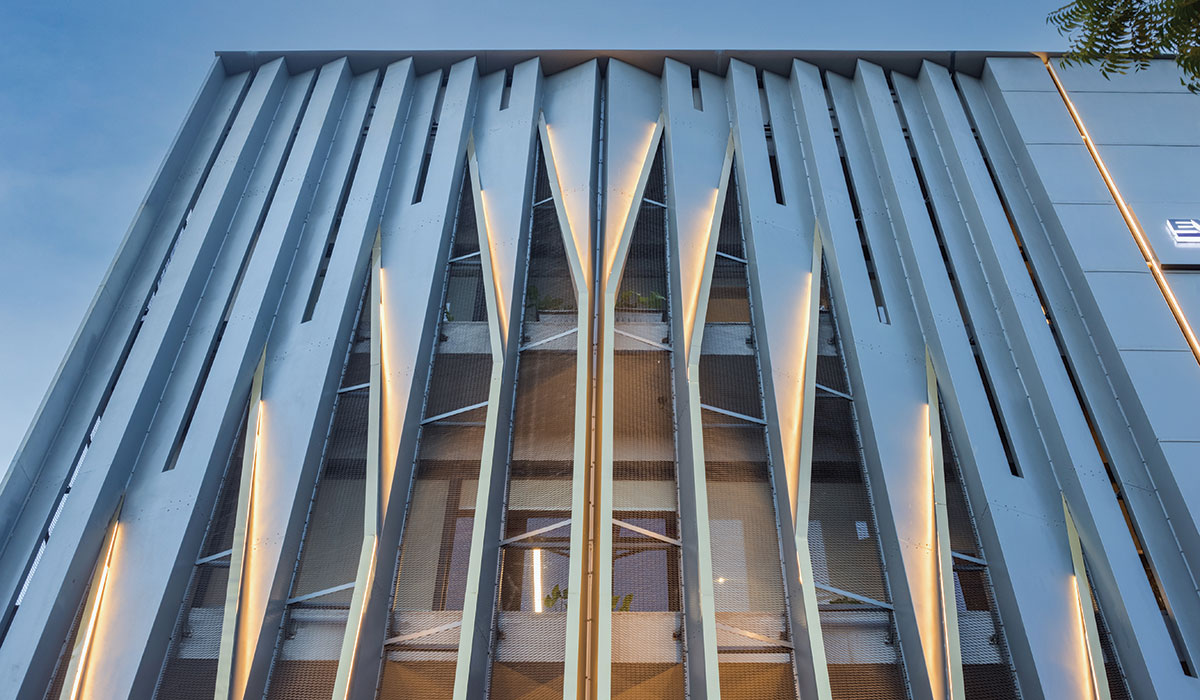 Creates an iconic facade for a commercial building